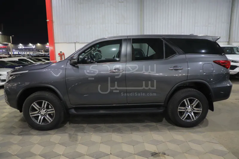 2025 تويوتا فورشنر جي اكس