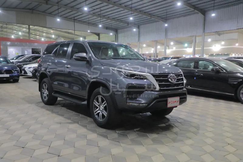 2025 تويوتا فورشنر جي اكس