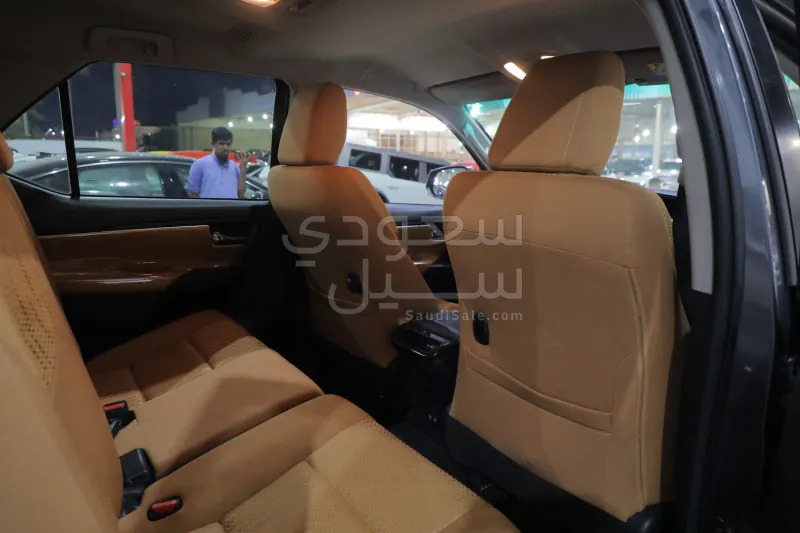 2025 تويوتا فورشنر جي اكس