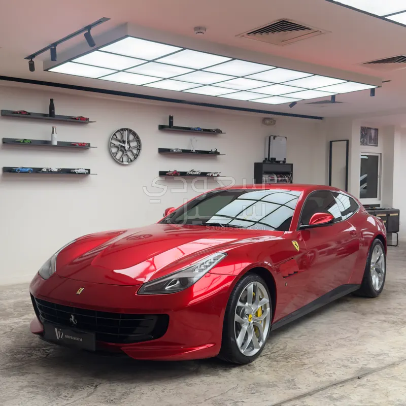 2017 فيراري جي تي سي 4 لوسو