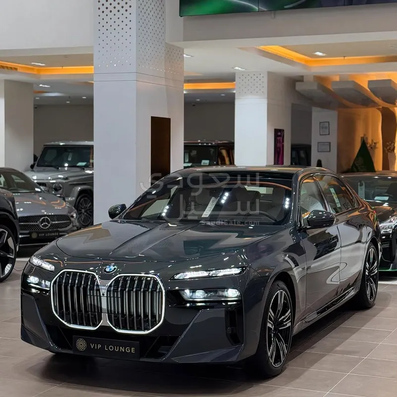 2026 بي ام دبليو الفئة السابعة 735أي