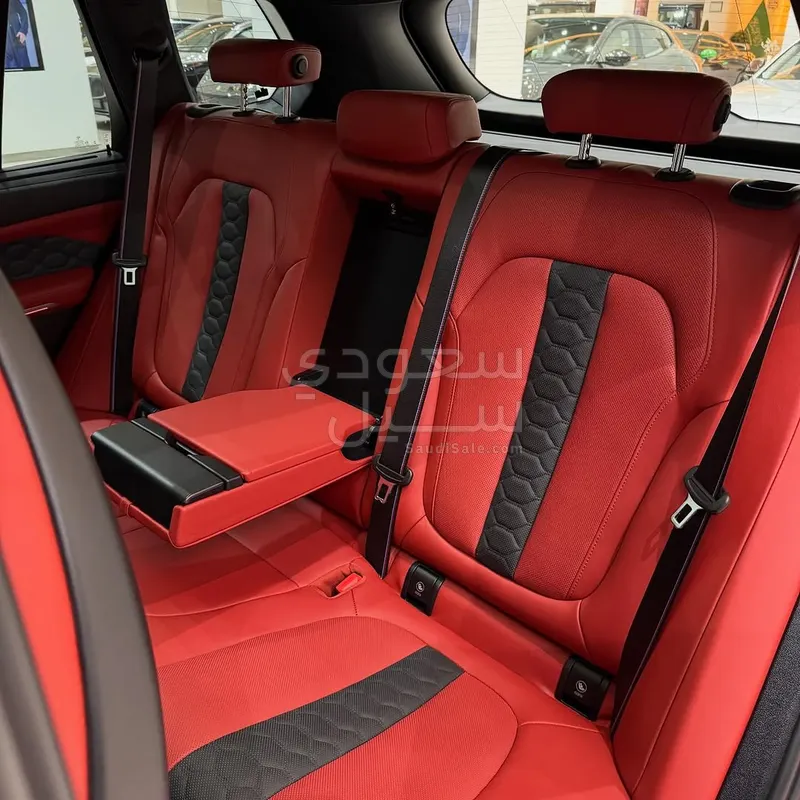 2024 بي ام دبليو الفئة اكس 5 إم كومبيتيشن