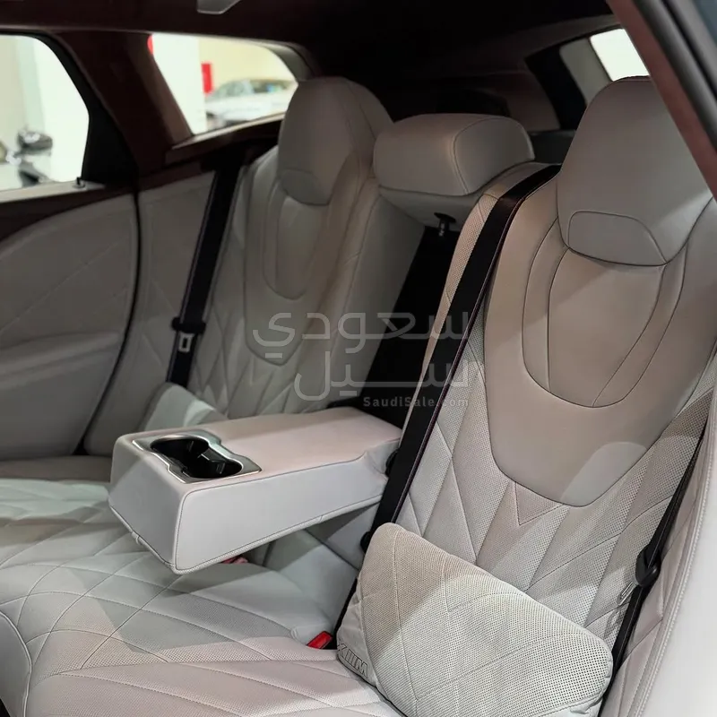 2023 بي ام دبليو اكس ام