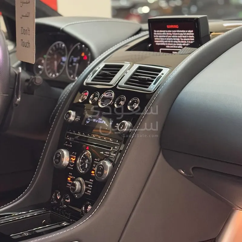 2012 استون مارتن دي بي  اس