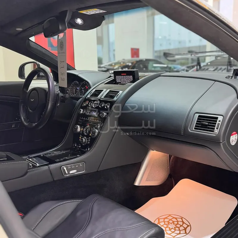 2012 استون مارتن دي بي  اس