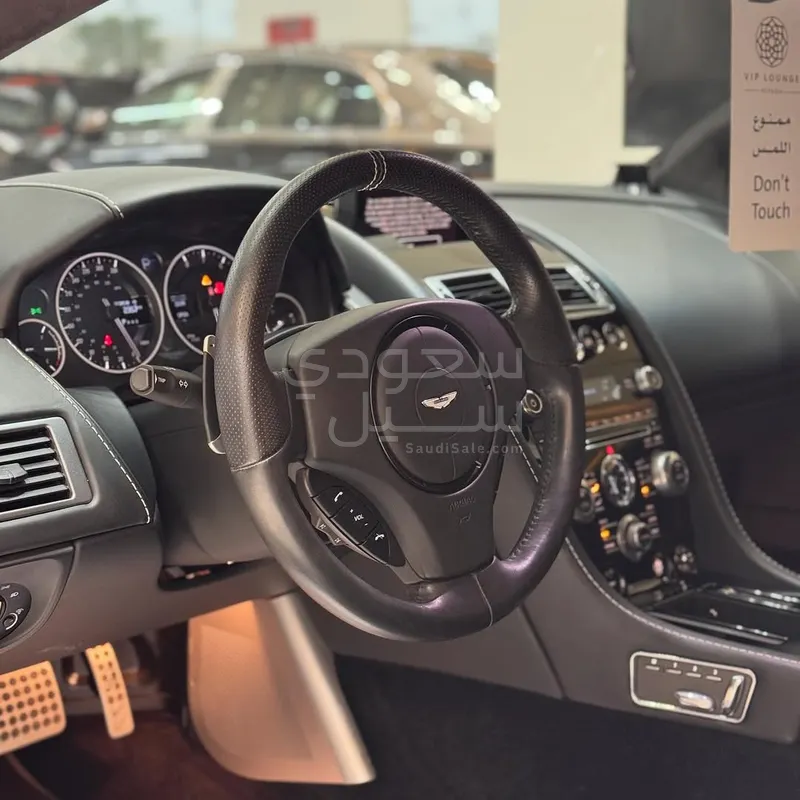 2012 استون مارتن دي بي  اس