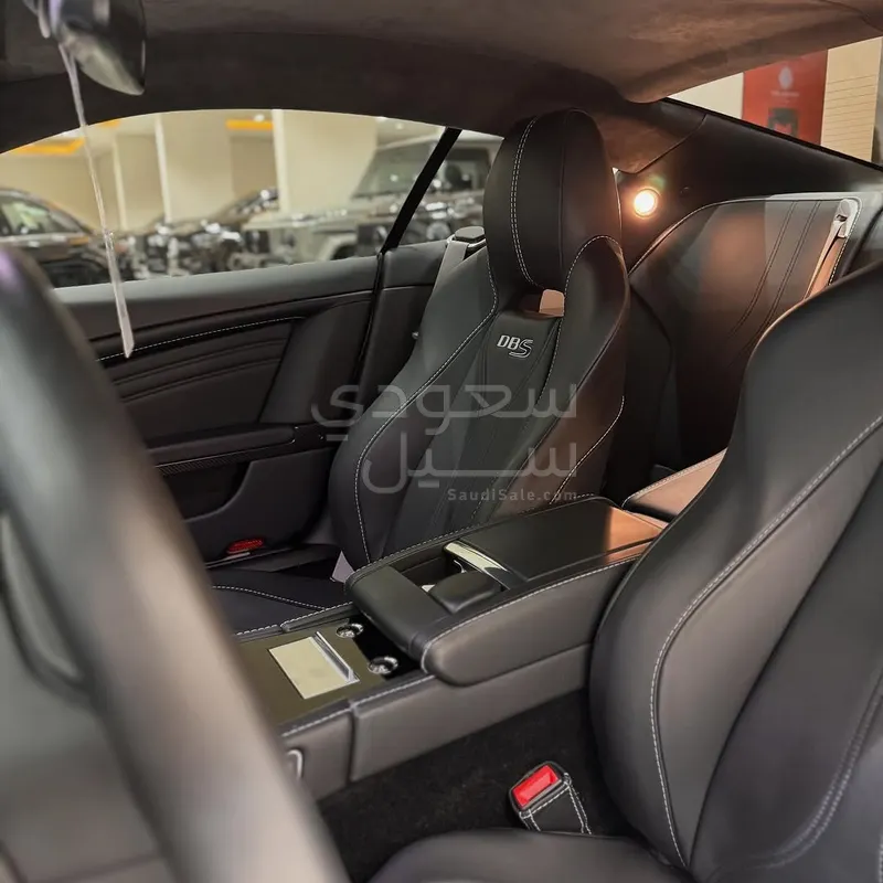 2012 استون مارتن دي بي  اس