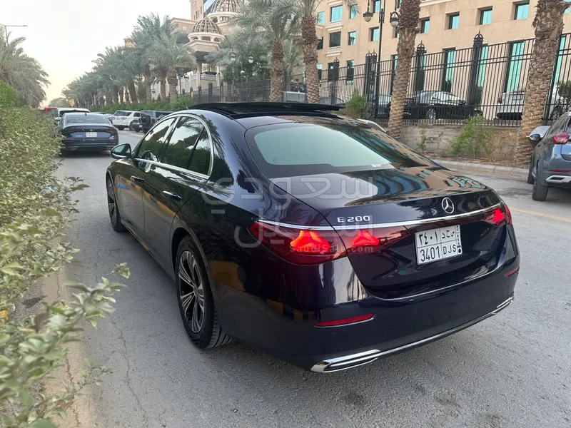 2025 Mercedes-Benz E 200