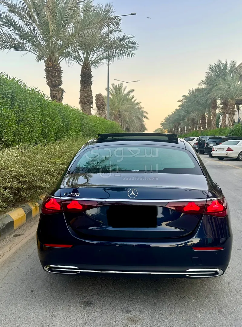 2025 Mercedes-Benz E 200