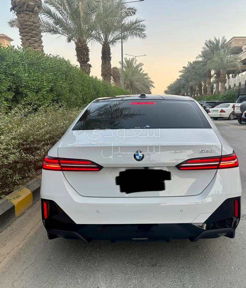 2024 BMW 5 Series 520i
