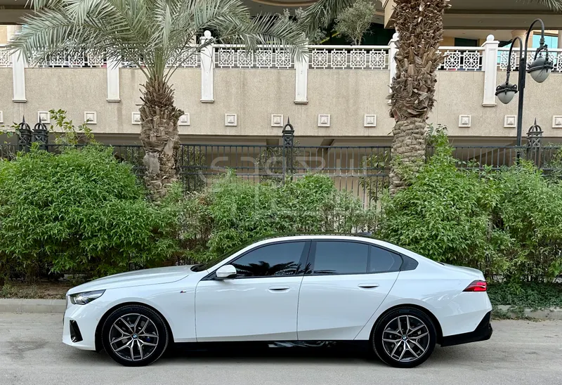 2024 BMW 5 Series 520i