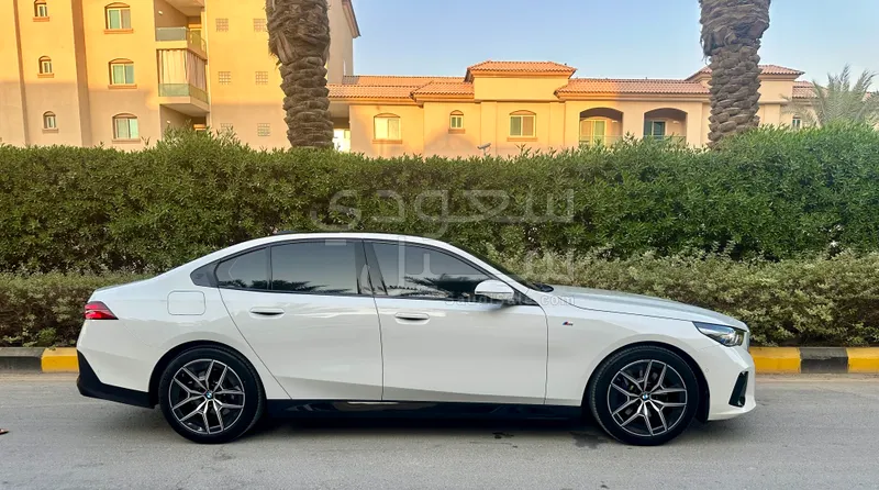 2024 BMW 5 Series 520i