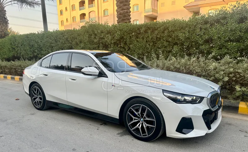 2024 BMW 5 Series 520i