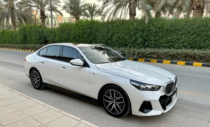 2024 BMW 5 Series 520i