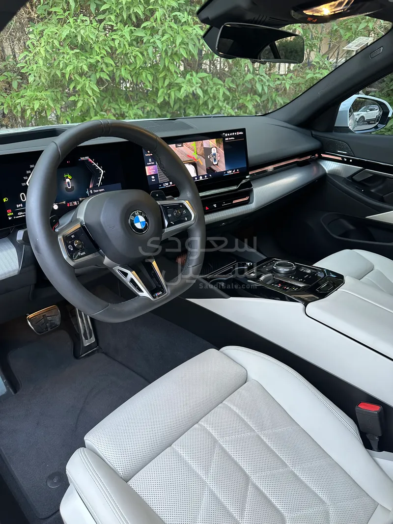 2024 BMW 5 Series 520i