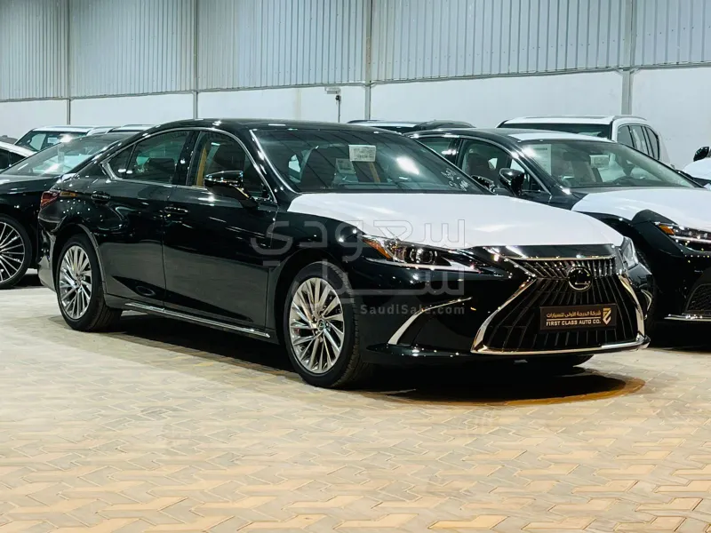 2025 لكزس إي إس 350