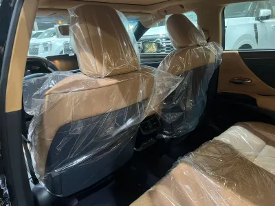 2025 لكزس إي إس 350