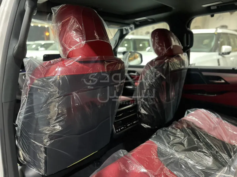 2025 لكزس إل إكس 600 إف