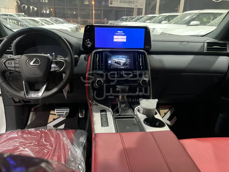 2025 لكزس إل إكس 600 إف