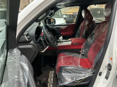 2025 لكزس إل إكس 600 إف