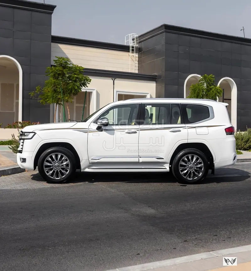 2024 Toyota Land Cruiser VXR