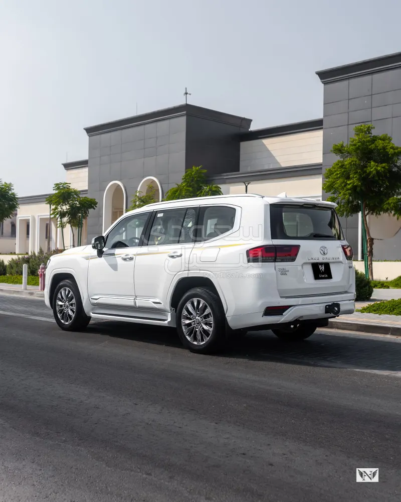 2024 Toyota Land Cruiser VXR