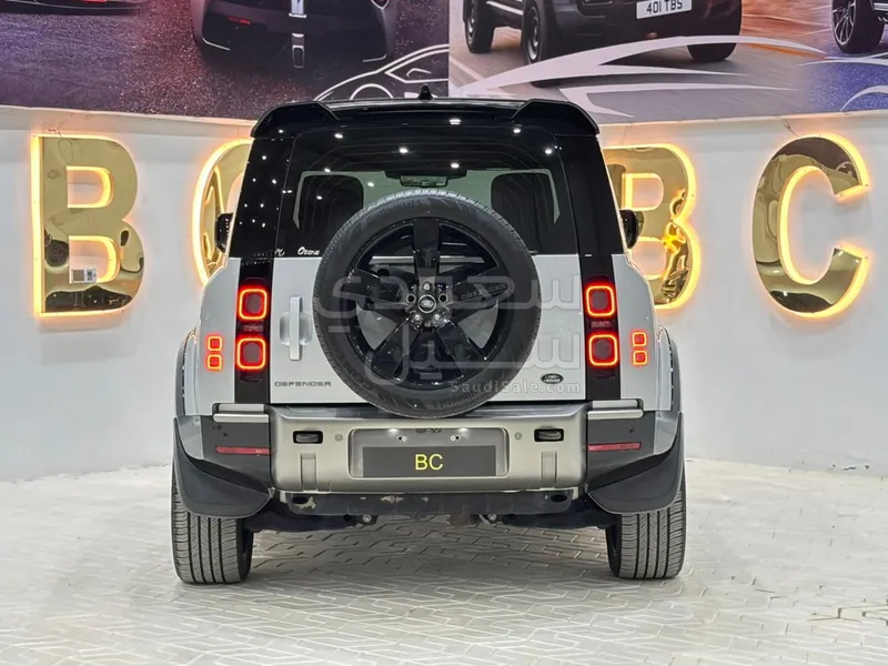 2022 لاند روفر ديفيندر اكس