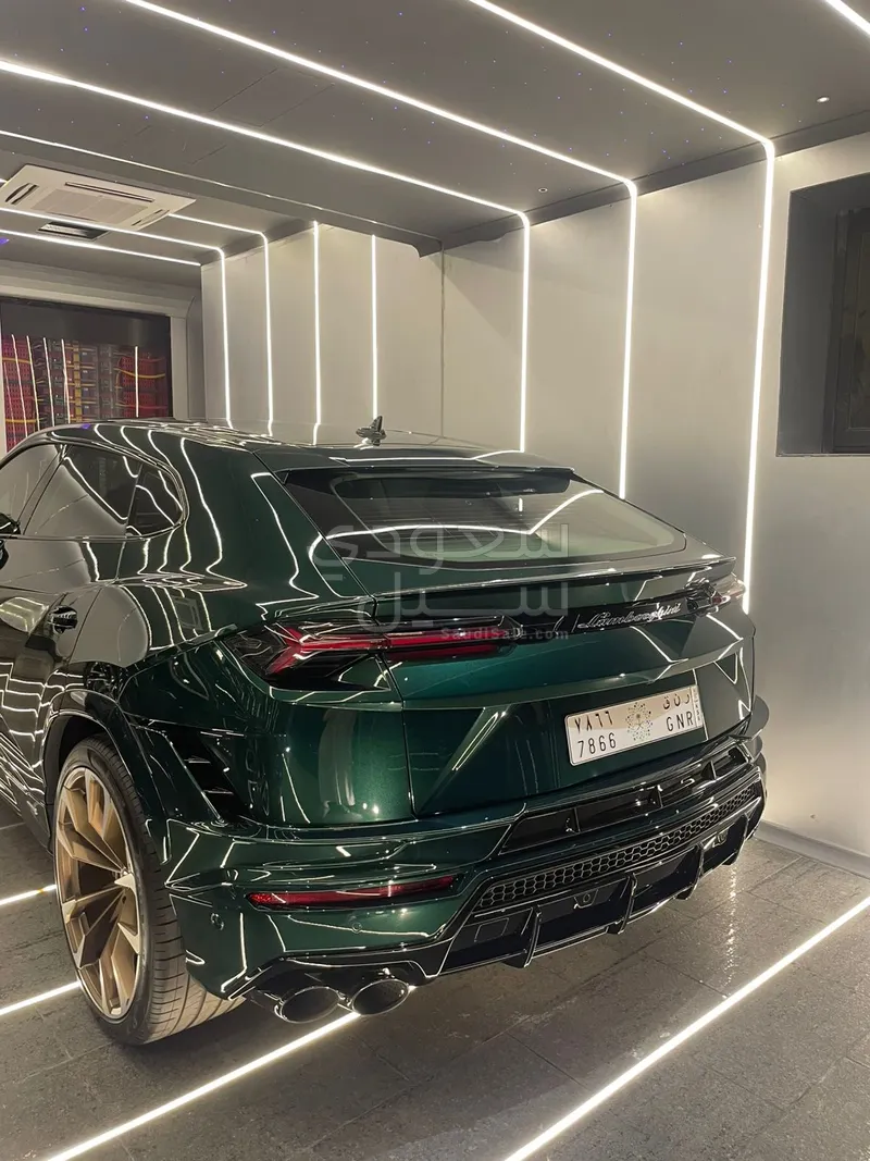 2023 Lamborghini URUS S