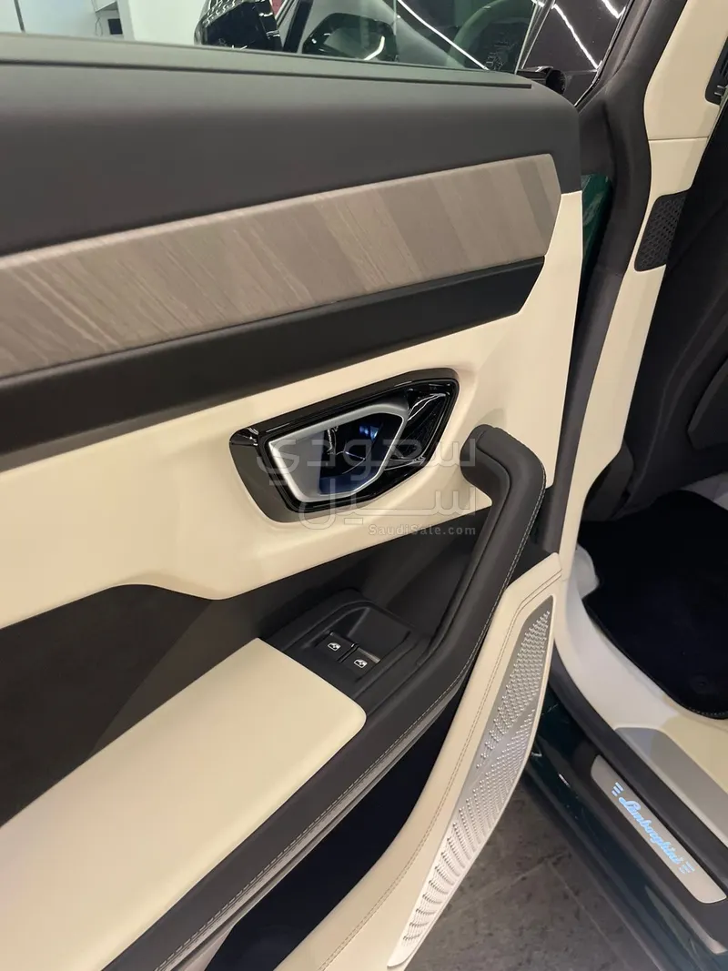 2023 Lamborghini URUS S