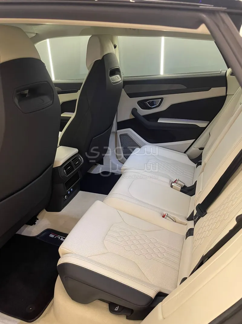 2023 Lamborghini URUS S