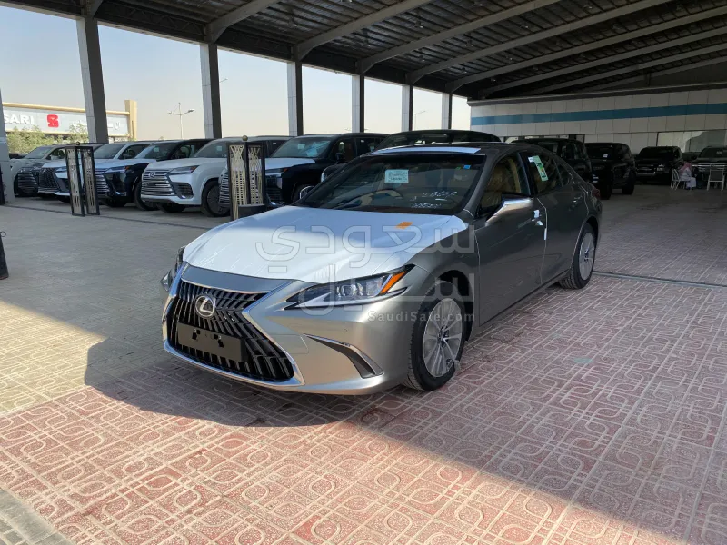 2025 Lexus ES 250