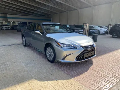 2025 Lexus ES 250