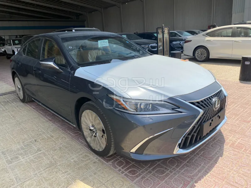 2025 Lexus ES 350