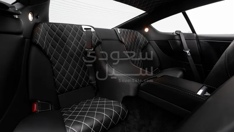 2013 استون مارتن دي بي  اس