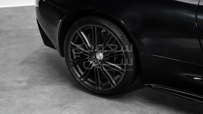 2013 استون مارتن دي بي  اس