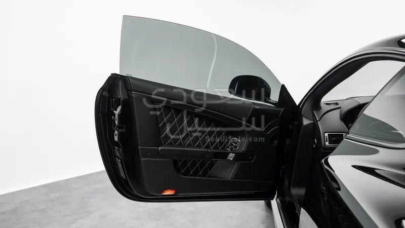 2013 استون مارتن دي بي  اس