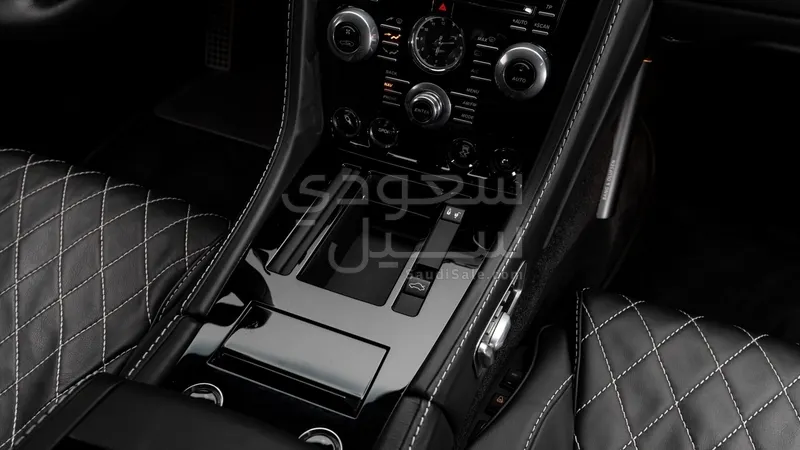 2013 استون مارتن دي بي  اس