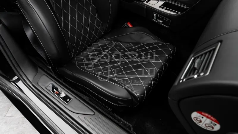 2013 استون مارتن دي بي  اس