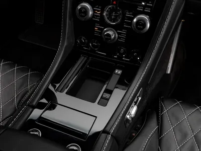 2013 استون مارتن دي بي  اس