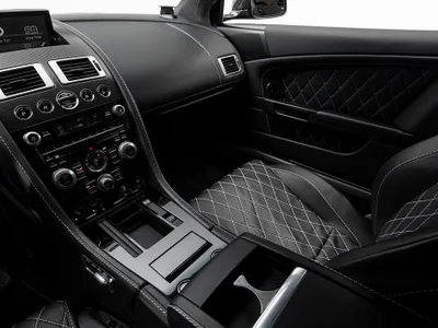 2013 استون مارتن دي بي  اس