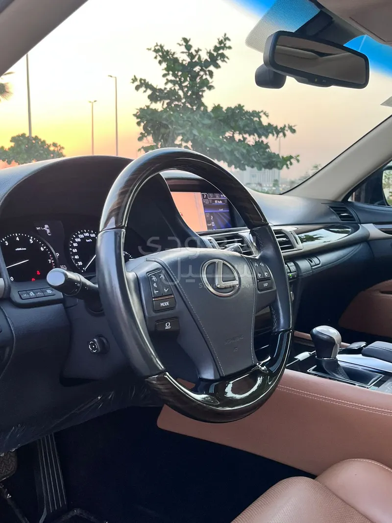 2014 لكزس إل إس 460 إل