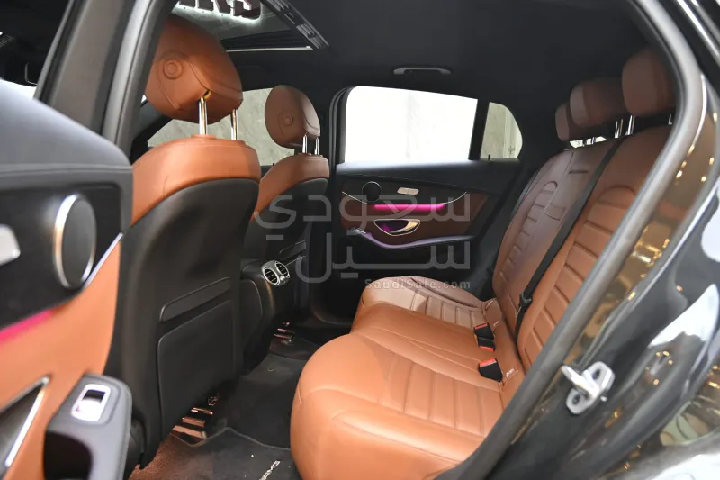 2023 مرسيدس - بنز جي إل سي 300