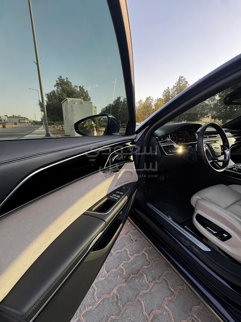 2022 اودي اي 8 50 تي إي اف اي