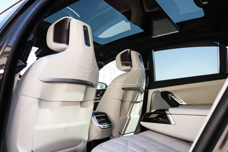 2024 بي ام دبليو الفئة السابعة 735أي