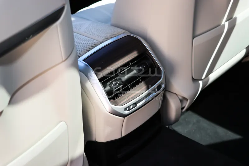 2024 بي ام دبليو الفئة السابعة 735أي