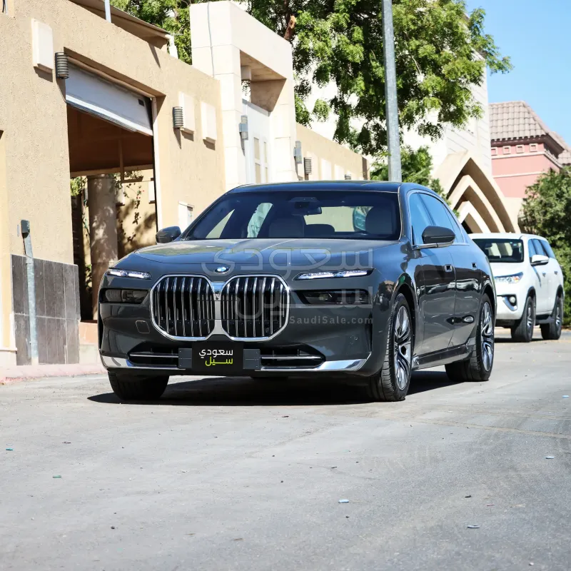 2024 بي ام دبليو الفئة السابعة 735أي