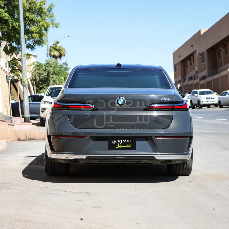 2024 بي ام دبليو الفئة السابعة 735أي