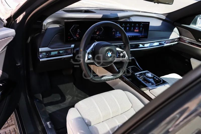 2024 بي ام دبليو الفئة السابعة 735أي