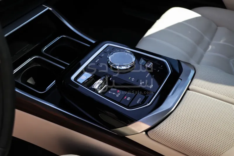 2024 بي ام دبليو الفئة السابعة 735أي