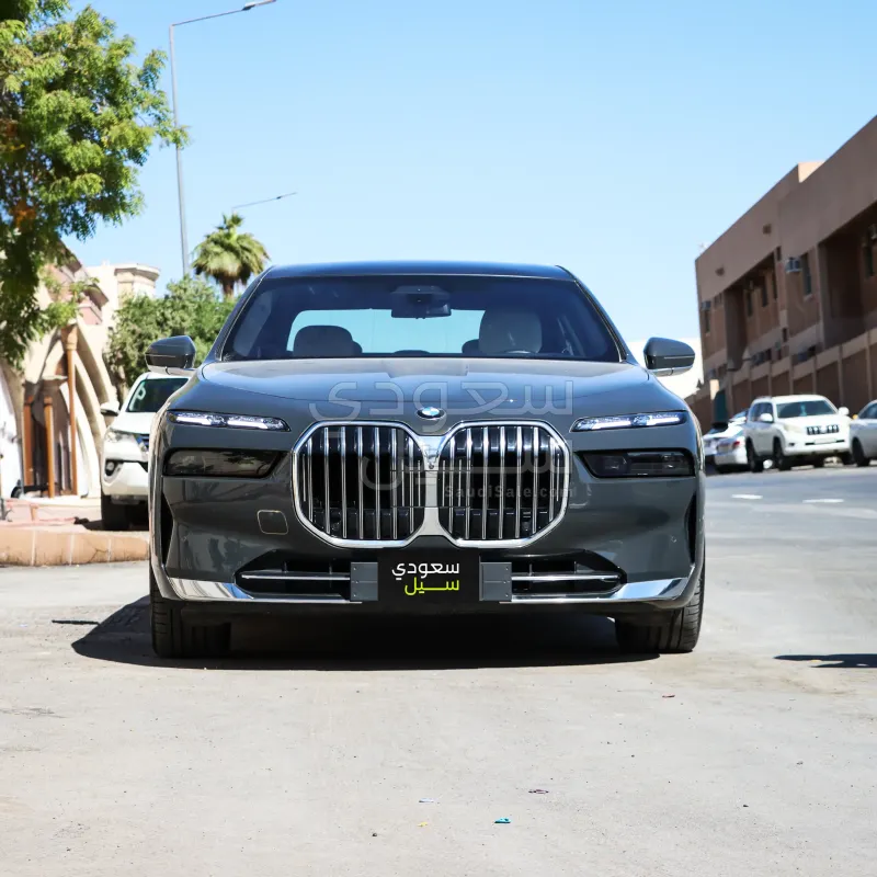 2024 بي ام دبليو الفئة السابعة 735أي